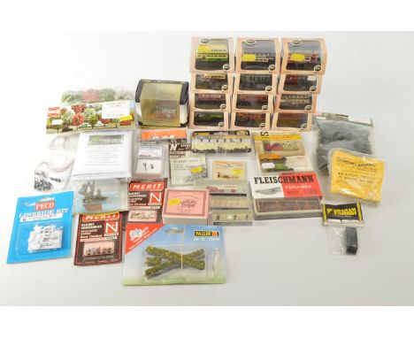 N Scale Trackside Models and Accessories (35+), all boxed/packaged, Oxford Omnibus (12) all cased with card sleeves, mainly d