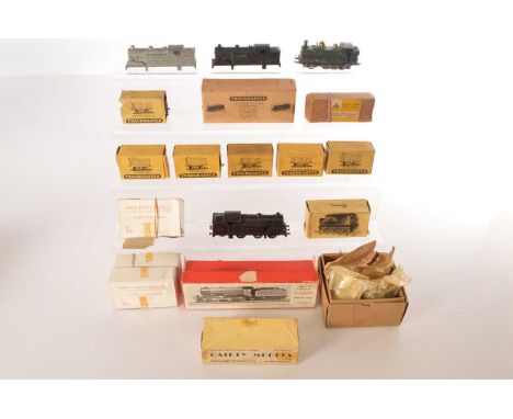 Pre-Tri-ang 00 Gauge boxed BR black clockwork Trackmaster Pyramid Toys  0-6-2T and seven Wagons and Rovex Princess Tender and