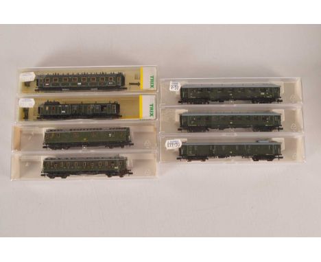 German N Gauge Green Liveried Coaching Stock (7), all cased, Minitrix, 13715, 13716, Kay . B. Sts livery, Fleischmann, 8045, 