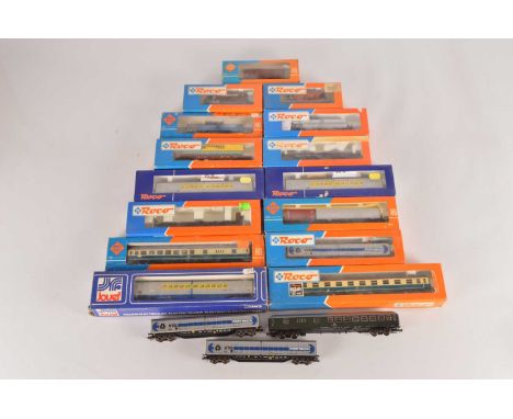 Roco and Jouef HO Gauge Continental Freight Stock and Coaches (18),  mainly boxed, Roco, 46272 Ferry wagon sliding wall vans 