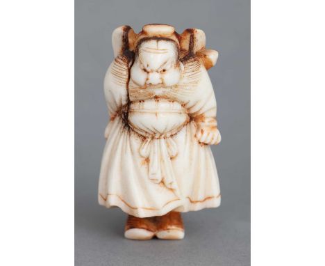 Japanisches Netsuke der Meiji-Zeit (1868-1912) Hirschhorn, geschnitzt, ¨Shoki¨ (der Dämonenqueller) mit Schwert und grimmigem