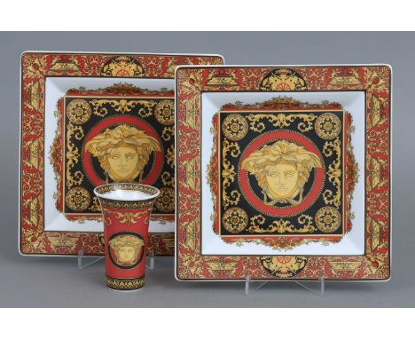 3 Porzellanteile  ROSENTHAL meets VERSACE  Entwurf GIANNI VERSACE und PAUL WUNDERLICH, Form ¨Ikarus¨, Dekor ¨Medusa¨, bestehe