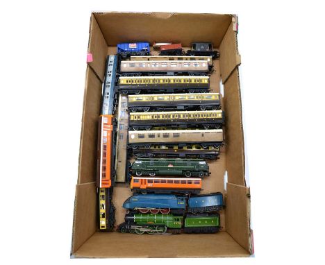 OO gauge model railways including Hornby ref R850 LNER 4-6-2 'Flying Scotsman' no. 4472, with tender; Hornby ref L6360 class 