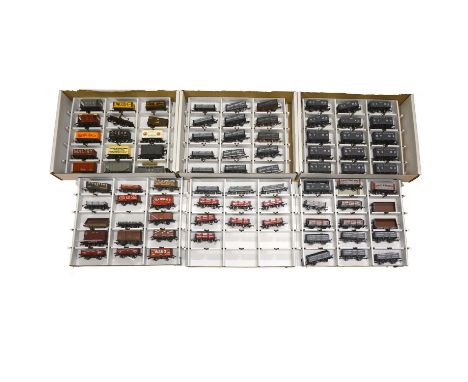 Three trays of OO gauge model railway rolling stock, including Hornby, Dapol, Bachmann and others, looseQty: 3 trays