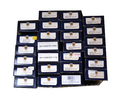 Bachmann OO gauge model railway passenger coaches, twenty-six GWR examples, all boxed (some with incorrect boxes).Qty: 26