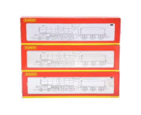Hornby OO gauge model railway locomotives with tenders, three including ref R2551 BR 4-6-0 Castle Class '5077 Fairey Battle',