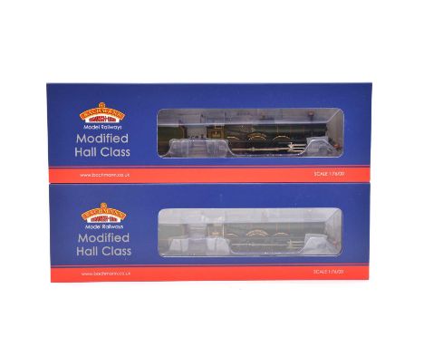 Bachmann OO gauge model railway steam locomotives with tenders, two including ref 31-785 GWR modified Hall class 4-6-0 'Withe