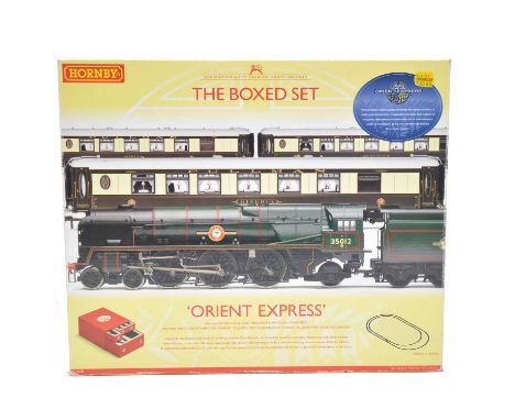 Hornby OO gauge model railway Orient Express set, includes BR 4-6-2 Merchant Navy class 'United States Lines' locomotive, thr