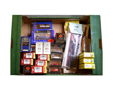 A tray of OO gauge model railway trackside vehicles and accessories, including Lledo, Corgi, Ratio kits, and others.Qty: 1 tr