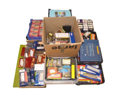 A large quantity of empty OO gauge model railway boxes, including makers Bachmann, Hornby and others.
