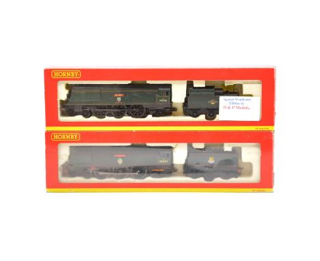 Hornby OO gauge model railway steam locomotives with tenders, two including R2388 BR 4-6-2 '605 Squadron', 34083; R2685 BR 4-