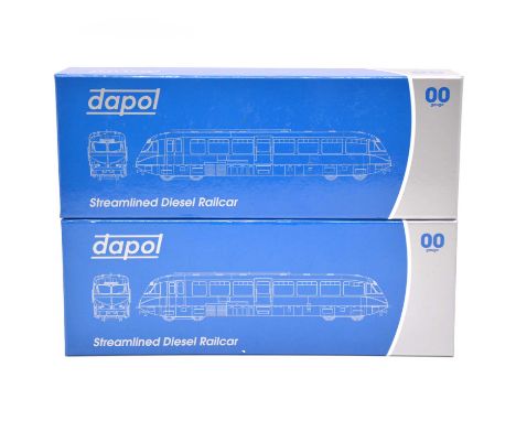 Dapol OO gauge model railway Streamlined diesel Railcars, two ref 4D-011-004 railcar no.8, GWR lined Choco &amp; Cream, twin 