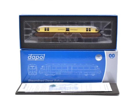 Dapol OO gauge model railway Streamlined diesel Railcar, ref 4D-011-100D no.17 Express Parcels GWR Choc &amp; Cream, DCC fitt