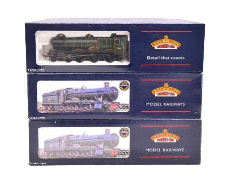 Bachmann OO gauge model railway steam locomotives with tenders, three including ref 32-001 BR Hall class 4-6-0 'Conyngham Hal