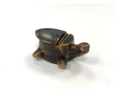 A vintage carved horn snuff box in the form of a turtle 