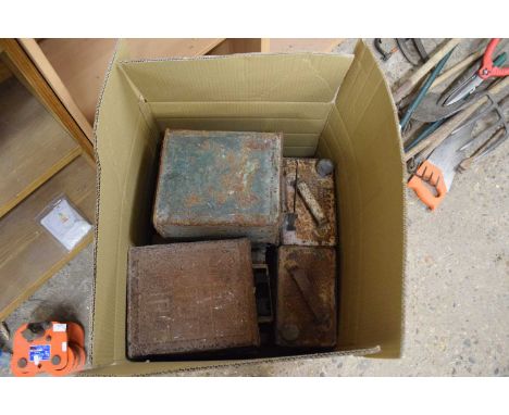 Mixed lot of various vintage fuel cans, Esso, BP etc