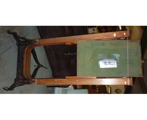 Early 20thC studio camera stand/easel