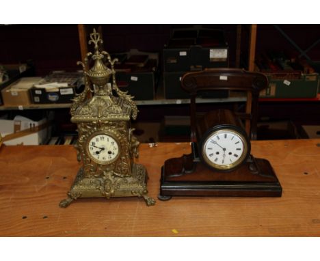 Early 20th century Continental brass cased mantel clock with ornate case, surmounted by urn finial and flanked by lion mask h