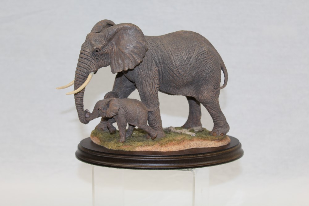 Country Artists sculpture of Elephant Mother and Calf, boxed