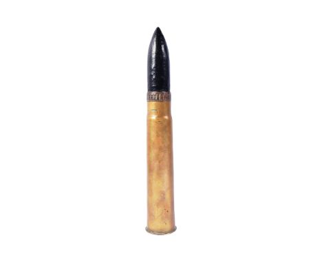 A WWI First World War British (inert) 6 Pounder Hotchkiss cannon cartridge shell. The shell with black painted projectile, dr