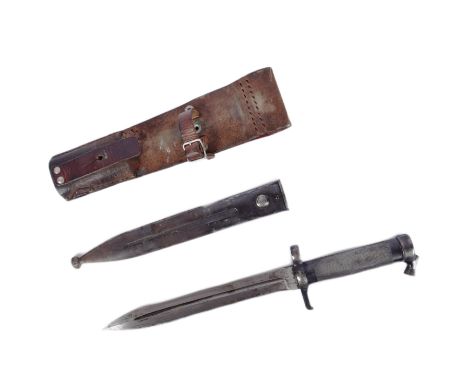 An original WWI First World War period Swedish M1896 pattern rifle bayonet. The bayonet having a hollow pommel with flat lock