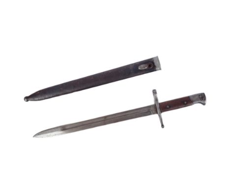 A WWI First World War Italian M1891 Carcano bolt action rifle bayonet. Hooked pommel with working press stud mechanism, woode