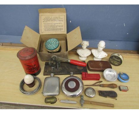 Collectors lot to include Trench Art lighter, hip flasks, ashtray and vintage oil can etc&nbsp;