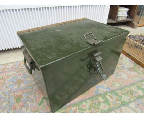 A&nbsp; green metal trunk&nbsp; 44x32cm