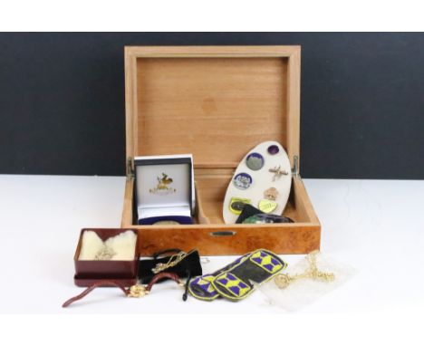 A small collection of jewellery together with vintage badges to including scouting and farming examples and a watch. 