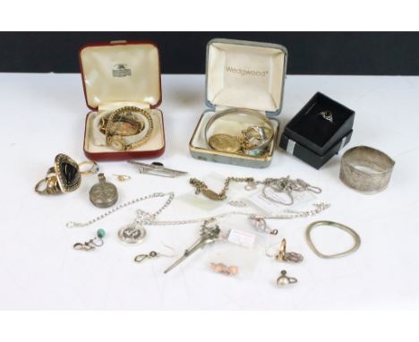 A collection of vintage and contemporary jewellery to include silver examples together with a0 9ct gold cased ladies watch. 