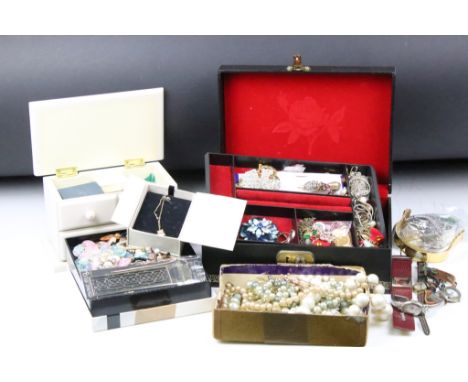 A collection of contemporary and vintage ladies costume jewellery to include a 9ct gold locket and some silver examples. 