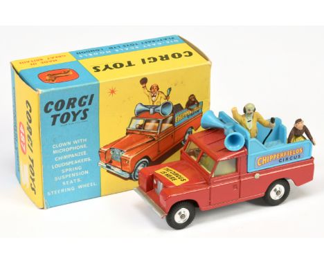 Corgi toys 487 "Chipperfields Circus" Land Rover Parade vehicle - red, blue plastic back, lemon interior, spun hubs and corre