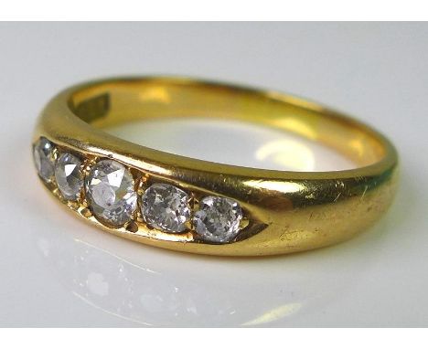 An 18ct gold ring set with five diamonds, approx 0.3cts total diamond weight, 3.8g. 