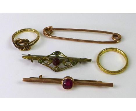 A group of jewellery, comprising an 18ct gold band, size M, 3g, a 9ct gold and ruby tiepin, a 9ct gold ruby and diamond brooc