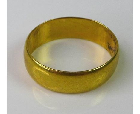 A 22ct gold ring, size J, 4g. 