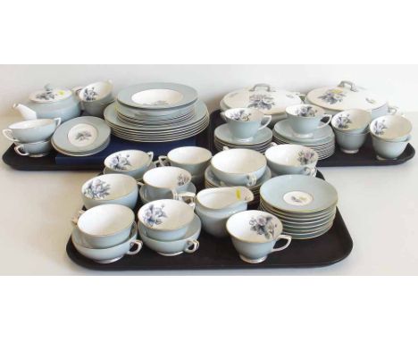 80 pcs Royal Worcester 'Woodland' tea/dinner ware Condition report: see terms and conditions