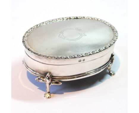 Silver oval trinket box with embossed edge, Birmingham 1913, 9cm.
