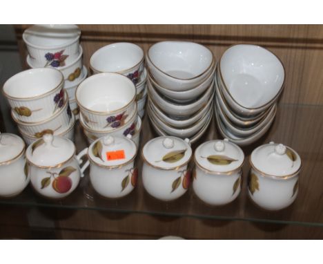 A COLLECTION OF ROYAL WORCESTER 'EVESHAM'