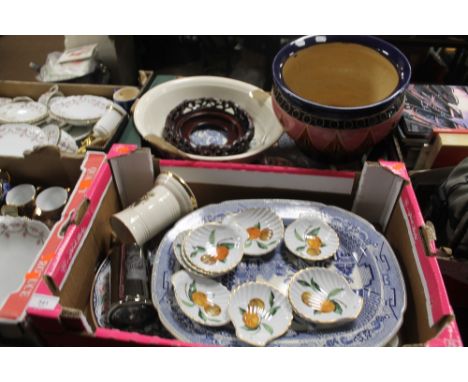 TWO TRAYS OF ASSORTED CERAMICS TO INCLUDE ROYAL WORCESTER 'EVESHAM'
