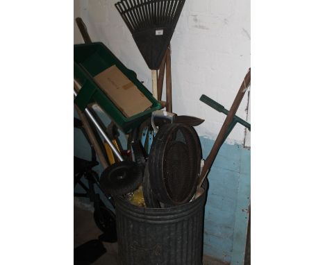 A QUANTITY OF ASSORTED GARDEN TOOLS ETC