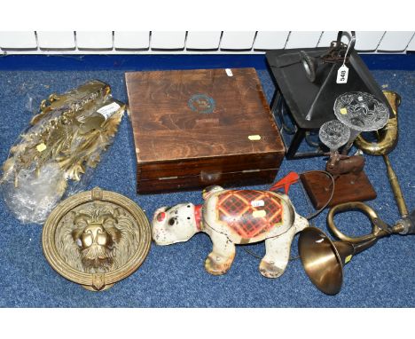 A GROUP OF METALWARE AND SUNDRIES, to include two vintage brass car horns (one missing bulb), an leaded glass ceiling light f