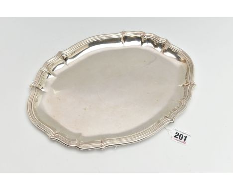 AN EARLY 20TH CENTURY DANISH SILVER OVAL PLATTER, pie crust reeded border, bears Copenhagen mark with 13 and Christian F. Hei