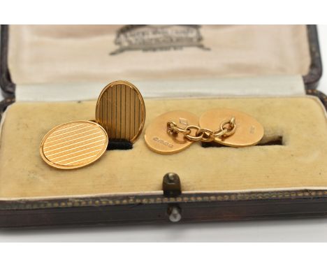 A CASED PAIR OF 18CT GOLD CUFFLINKS, oval engine turned pattern chain link cufflinks, hallmarked 18ct Birmingham, approximate