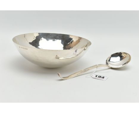 AN ELIZABETH II PLANISHED SILVER BOWL AND MATCHING LADLE, the bowl with domed base and the ladle with square shaped handle wi