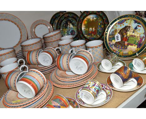 A GROUP OF VILLEROY &amp; BOCH CERAMICS, to include forty five pieces of Nazaré/Navarra pattern dinner wares, comprising six 