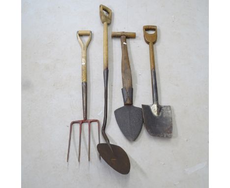 4 various garden tools, to include an 18th century Scottish peat shovel etc 