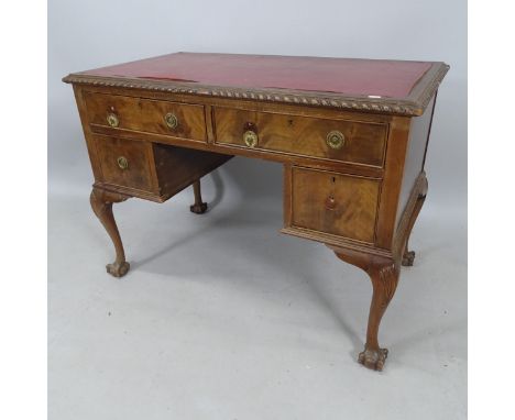 A 1930s walnut kneehole writing desk, with 4 fitted drawers, on cabriole legs with claw and ball feet, 107cm x 77cm x 60cm 