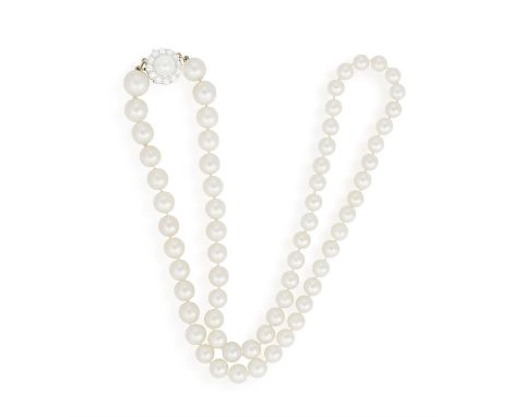 A CULTURED PEARL NECKLACE WITH DIAMOND CLASP, the single graduated row of cultured pearls measuring between 8.33 to 5.15mm, f