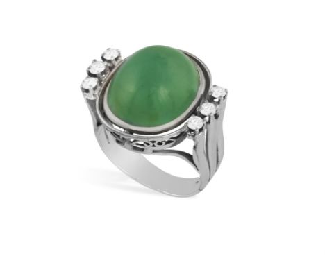 A GEM-SET COCKTAIL RING, the oval-shaped green cabochon with brilliant-cut diamond shoulders, mounted in 18K gold, ring size 