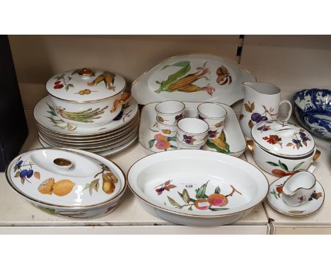 Royal Worcester ‘Evesham’ wares including 25.5cm diameter plates, covered dishes, other serving items etc. - approx 22 items 